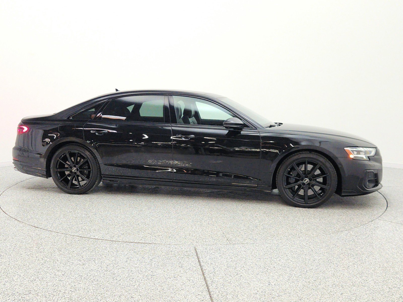 Used 2022 Audi S8 AWD/4WD image 4