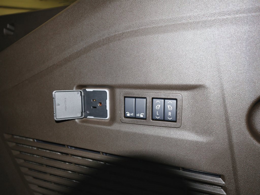 New 2026 GMC Yukon XL Elevation w/ Elevation Premium Package image 7