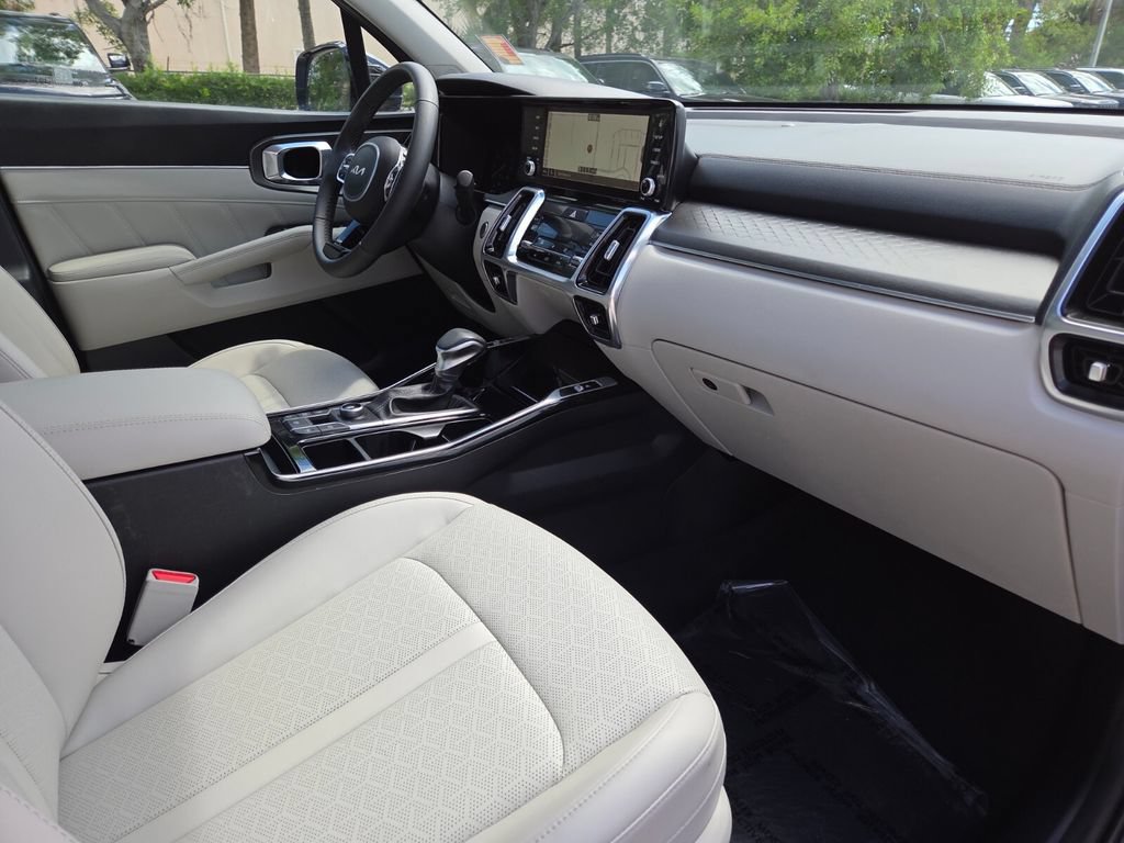Used 2023 Kia Sorento SX AWD/4WD image 14