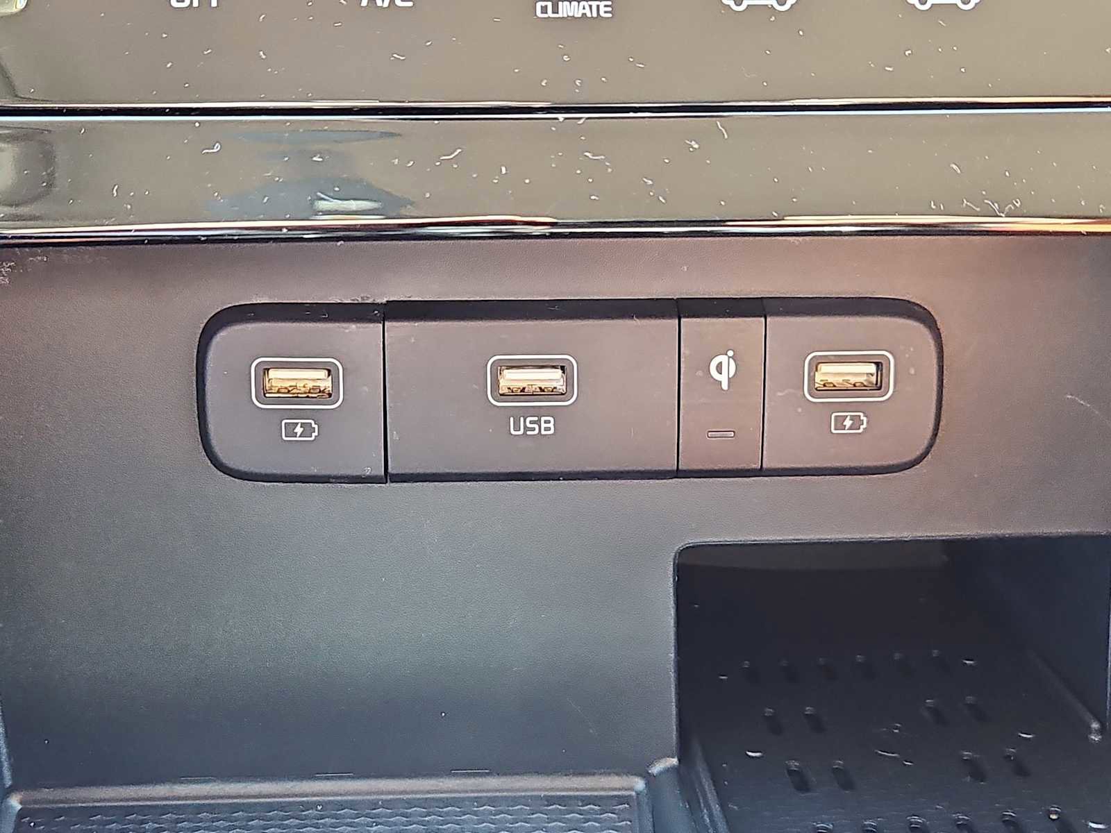 Used 2024 Kia Carnival SX FWD image 17