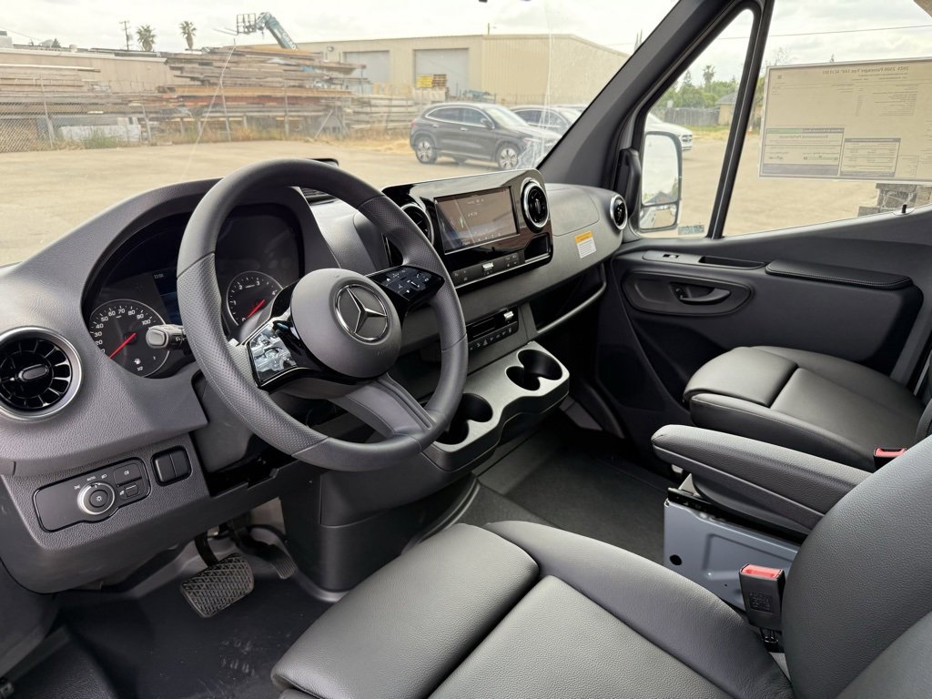 New 2025 Mercedes-Benz Sprinter 2500 image 9