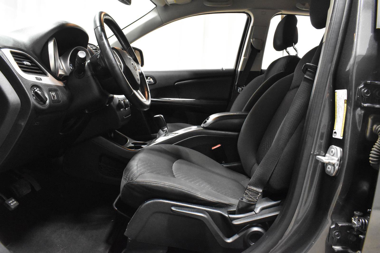 Used 2018 Dodge Journey SE w/ Popular Equipment Group image 3