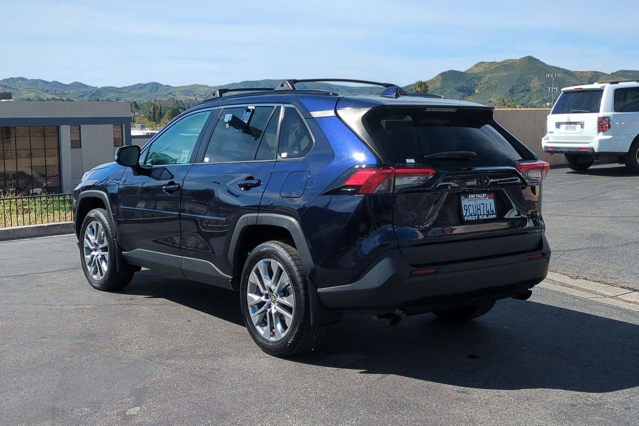 Used 2022 Toyota RAV4 XLE Premium image 8