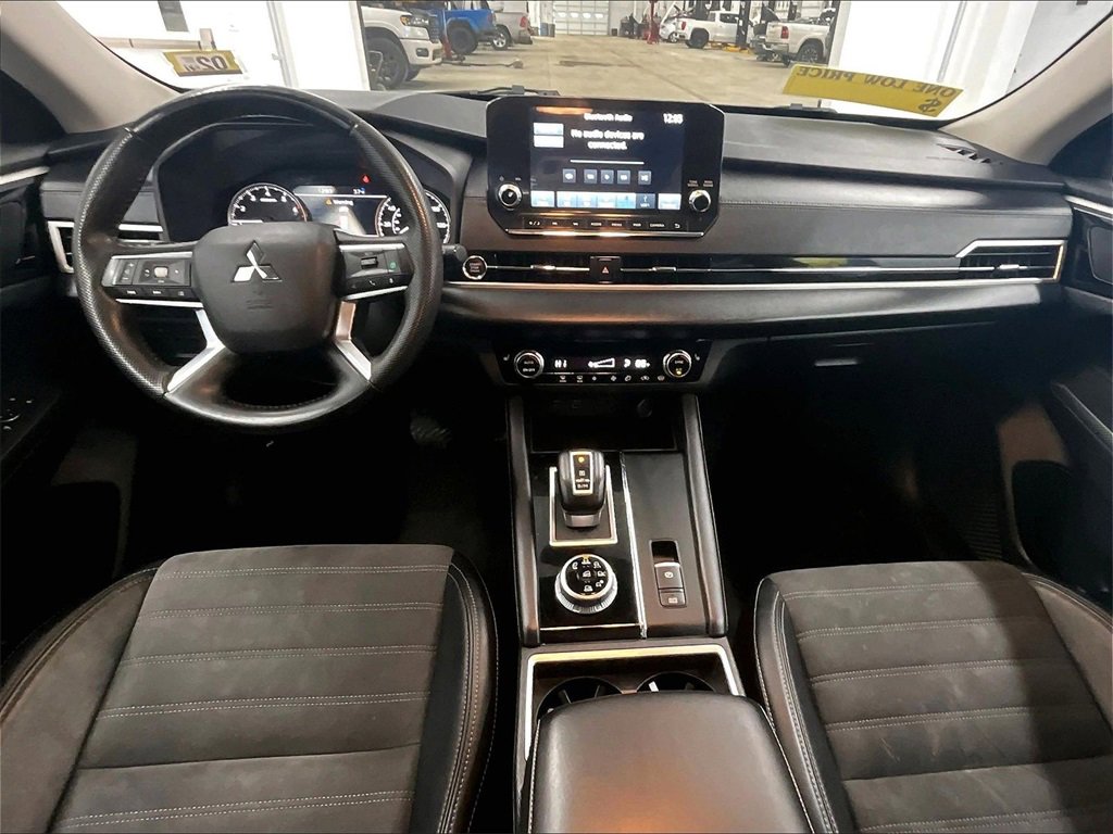 Used 2023 Mitsubishi Outlander SE image 21