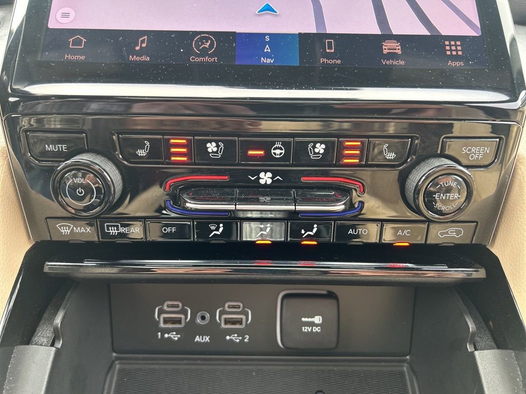 Used 2023 Jeep Grand Cherokee Limited w/ Luxury Tech Group II image 32