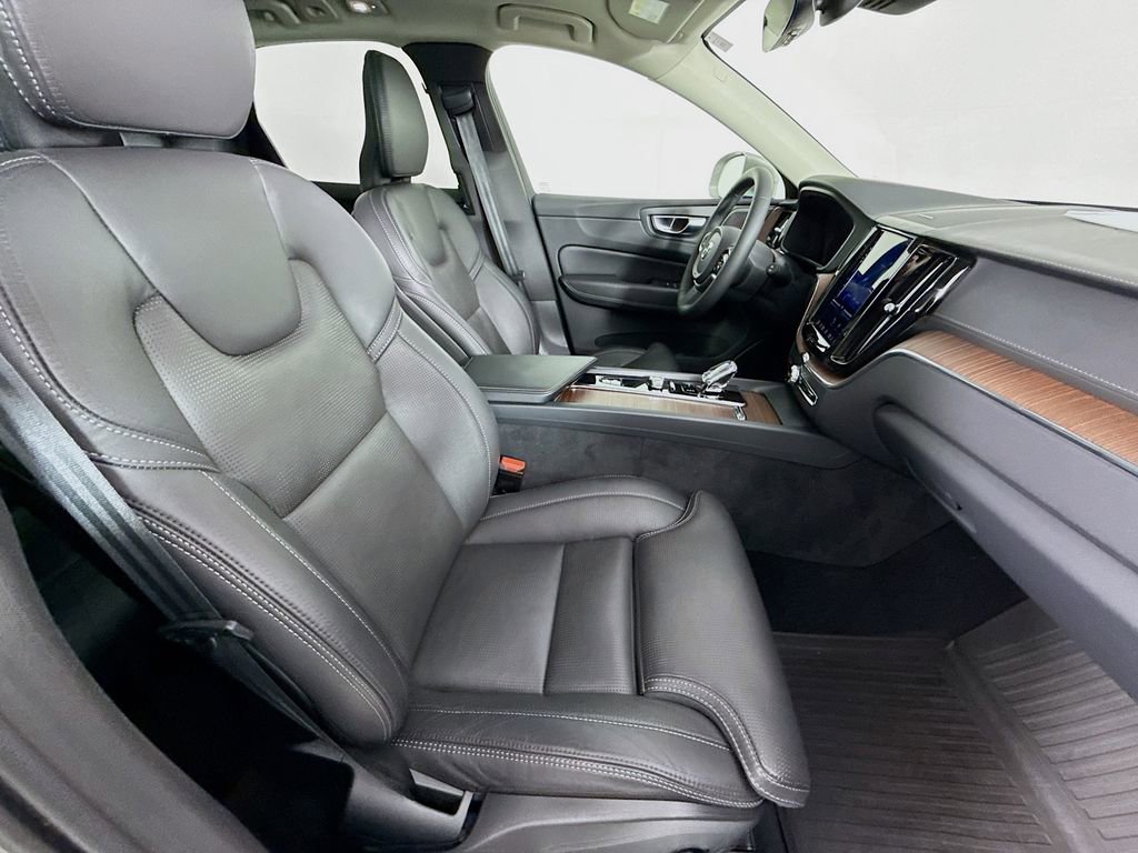 Used 2023 Volvo XC60 B5 Ultimate w/ Climate Package image 30