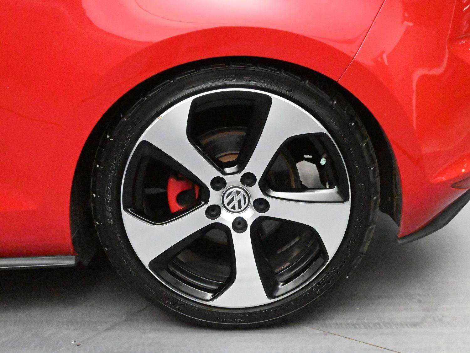 Used 2015 Volkswagen Golf S image 9