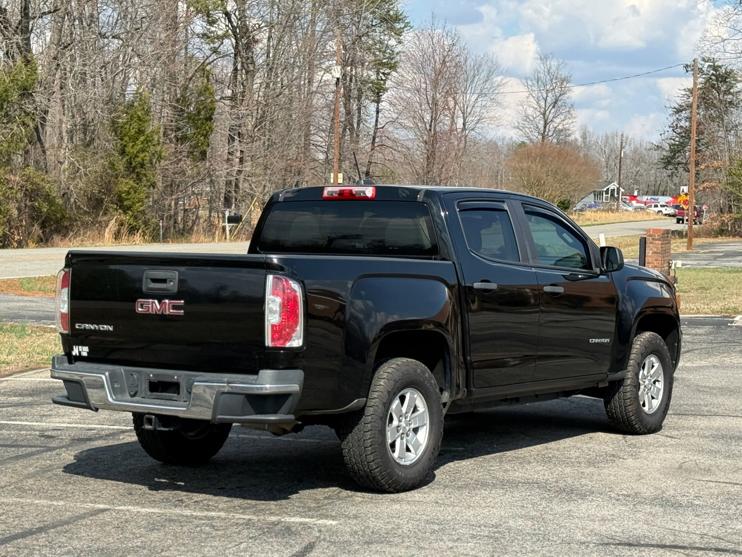 Used 2016 GMC Canyon 2WD Crew Cab w/ Convenience Package image 4