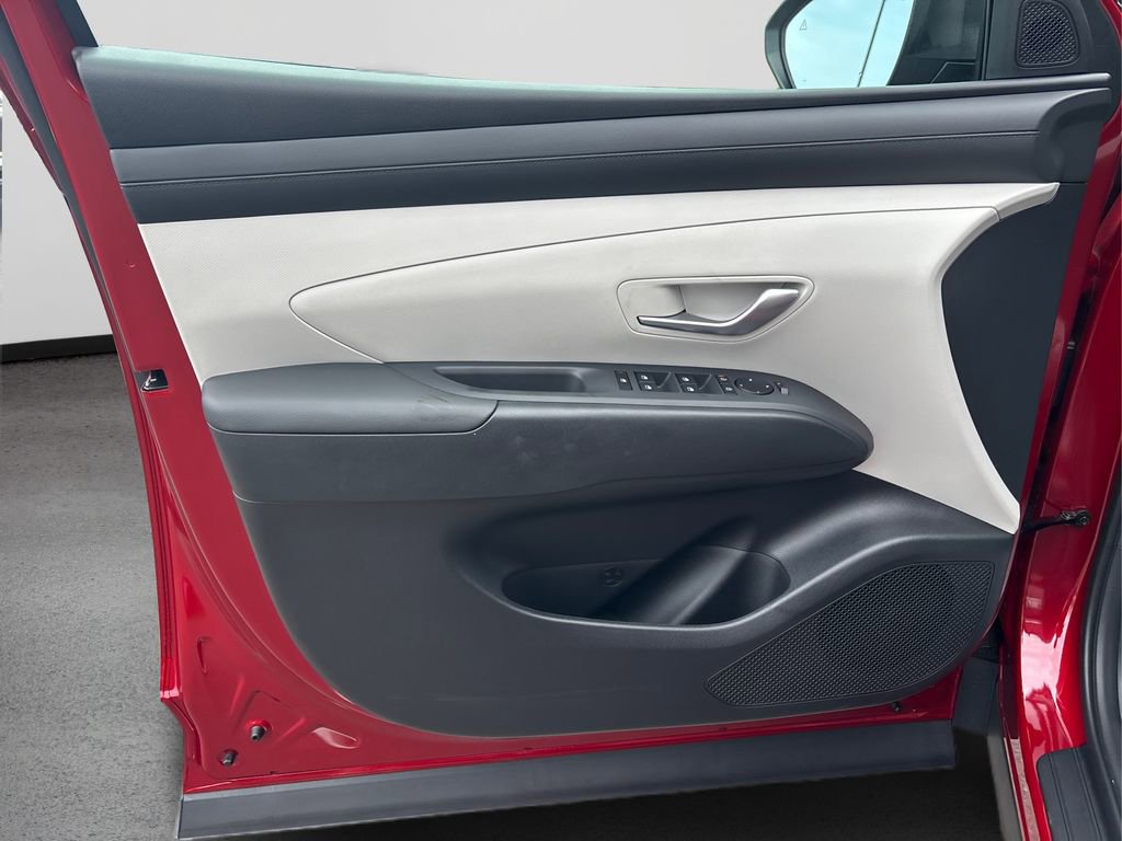 Used 2025 Hyundai Tucson SE image 21