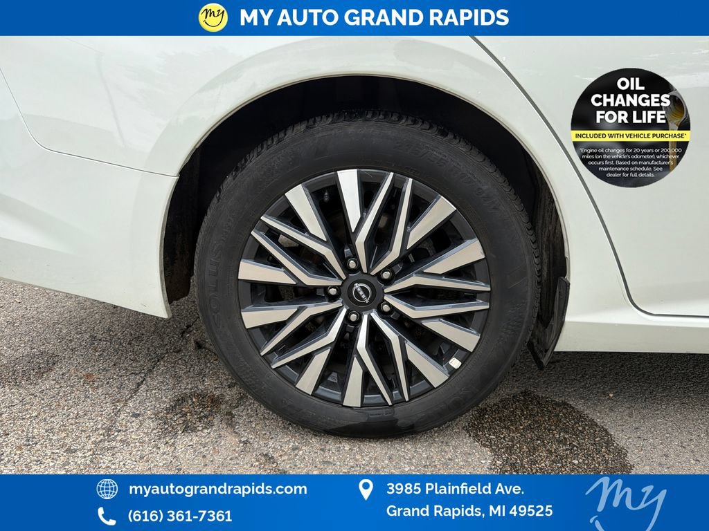 Used 2025 Nissan Altima 2.5 SV FWD image 32