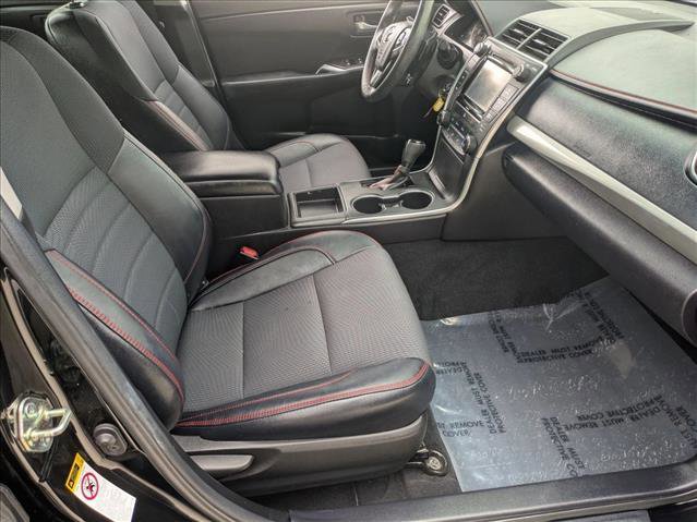 Used 2017 Toyota Camry SE w/ Moonroof Package image 18