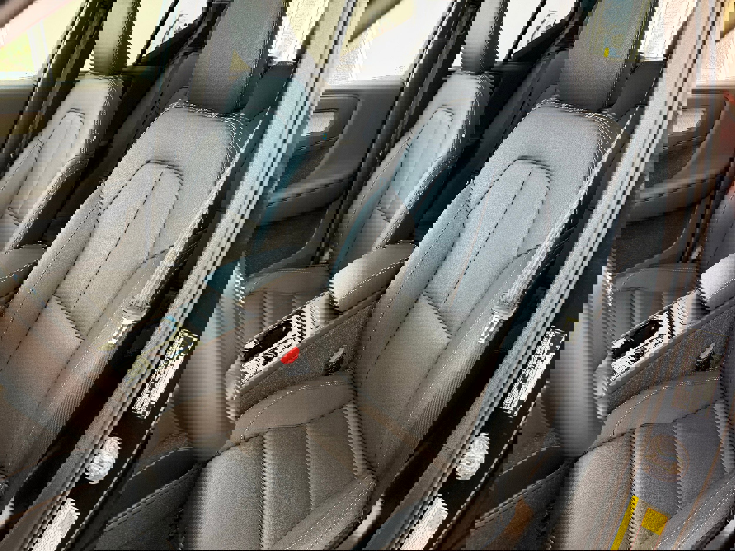 Certified 2025 Volvo XC40 B5 Plus image 18