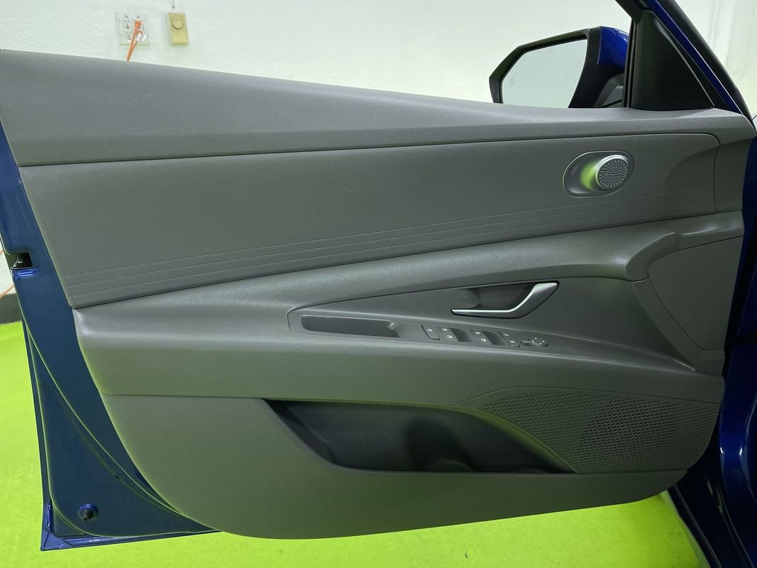 Used 2021 Hyundai Elantra SE image 15