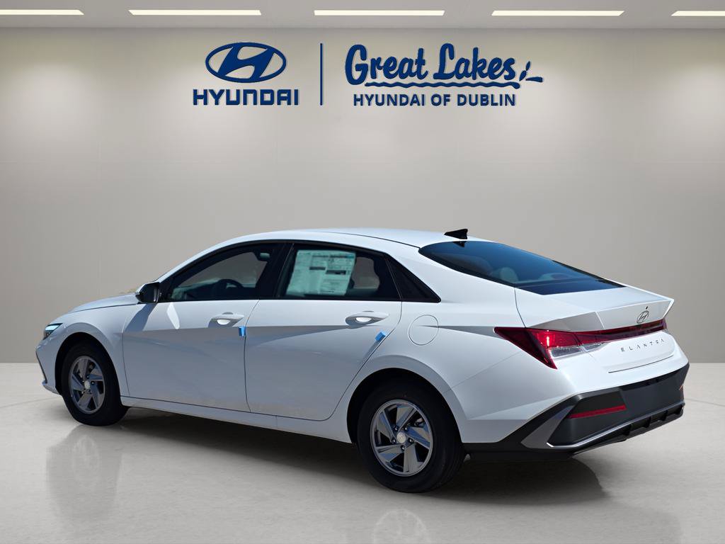 New 2026 Hyundai Elantra SE FWD image 3