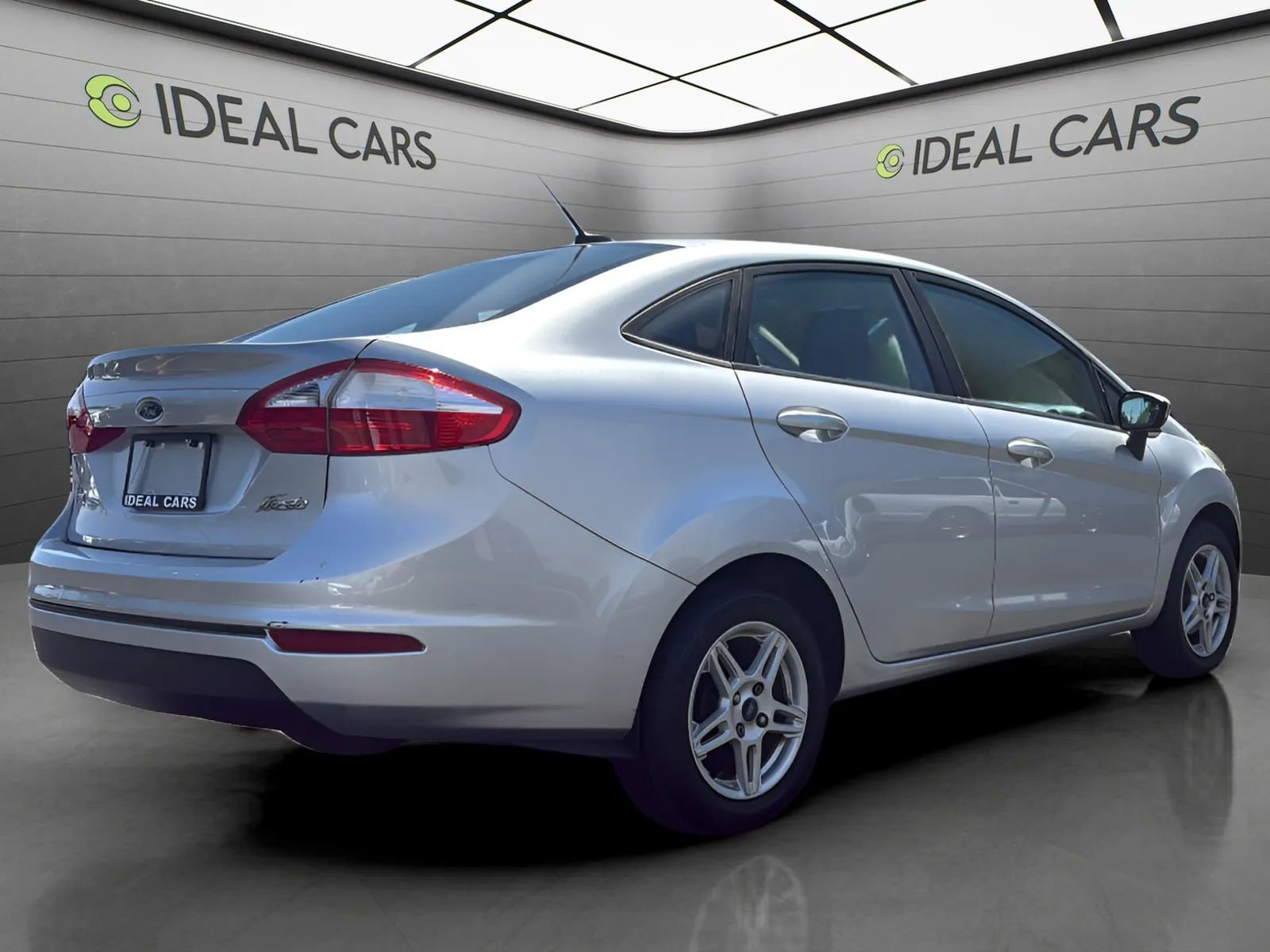 Used 2017 Ford Fiesta SE FWD image 5