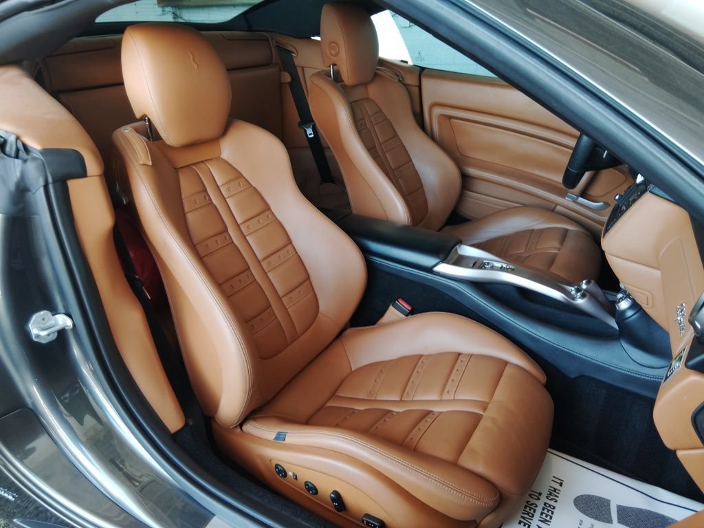 Used 2014 Ferrari California RWD image 13