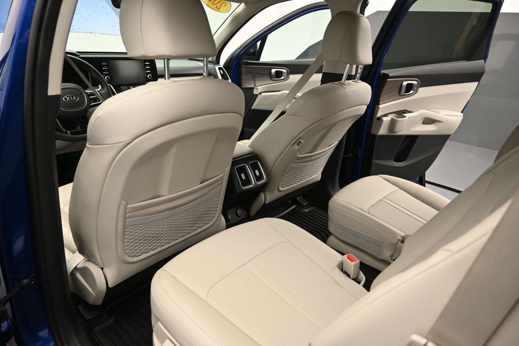 Certified 2021 Kia Sorento EX w/ Panoramic Sunroof Package FWD image 16