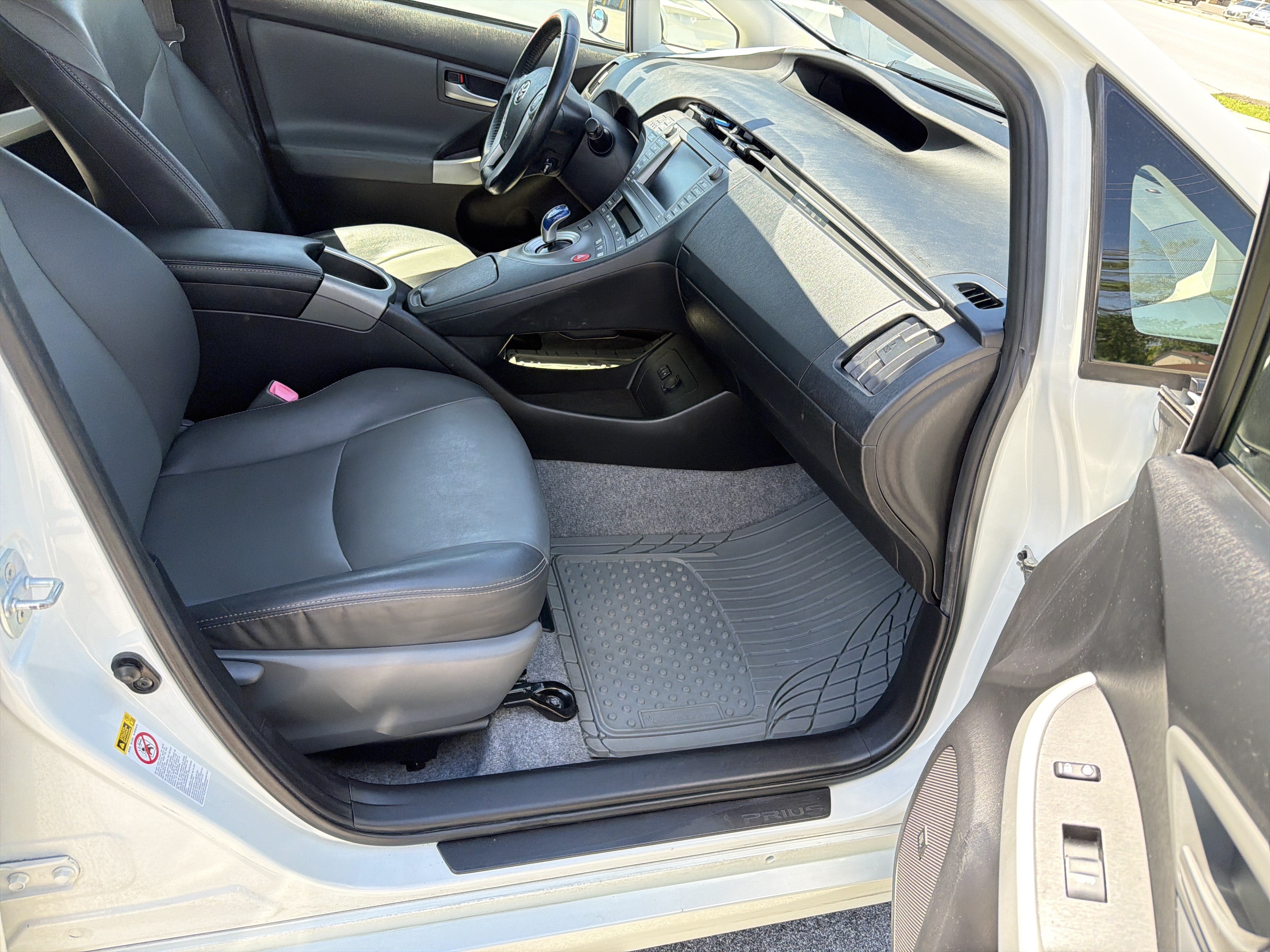 Used 2013 Toyota Prius Four w/ Deluxe Solar Roof Pkg FWD image 60