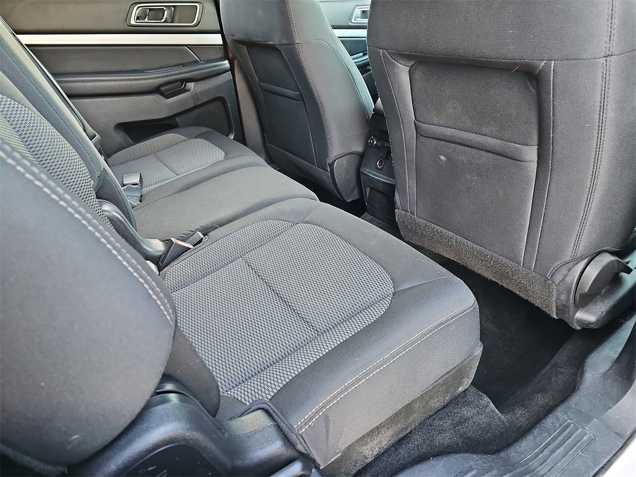 Used 2017 Ford Explorer XLT image 11