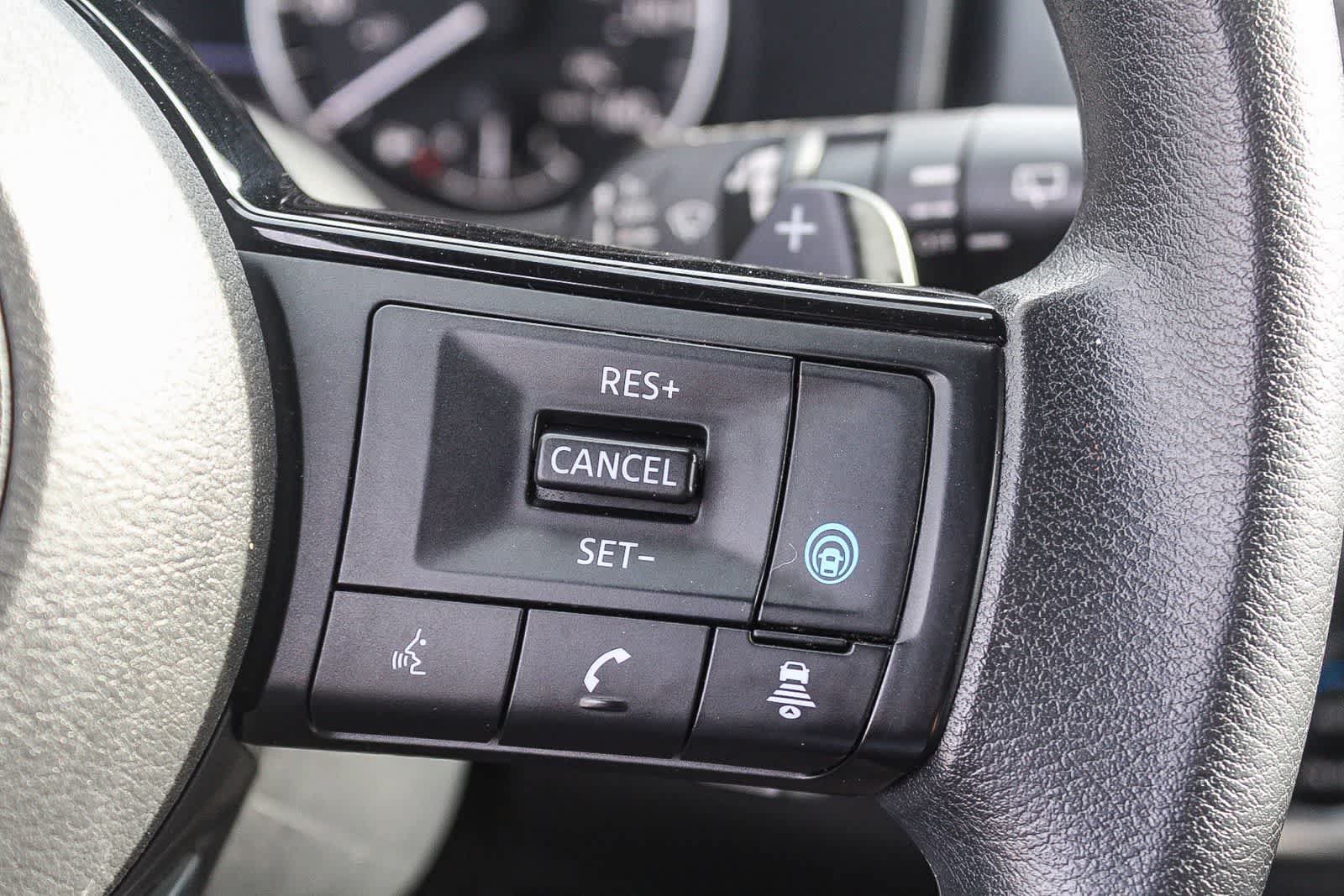 Used 2023 Nissan Rogue SV FWD image 32
