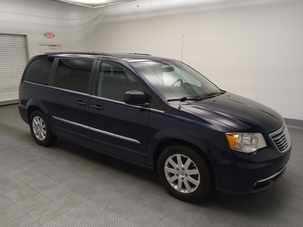 Used 2015 Chrysler Town & Country Touring FWD image 11