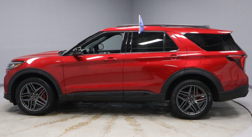 Certified 2025 Ford Explorer ST-Line w/ Premium Package image 8
