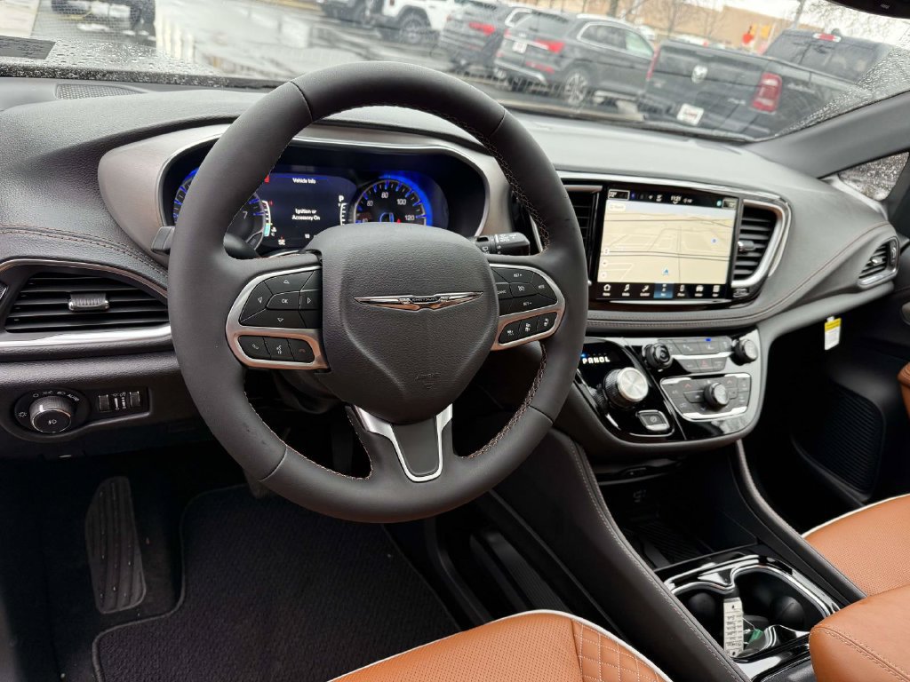 New 2026 Chrysler Pacifica Pinnacle AWD/4WD image 2