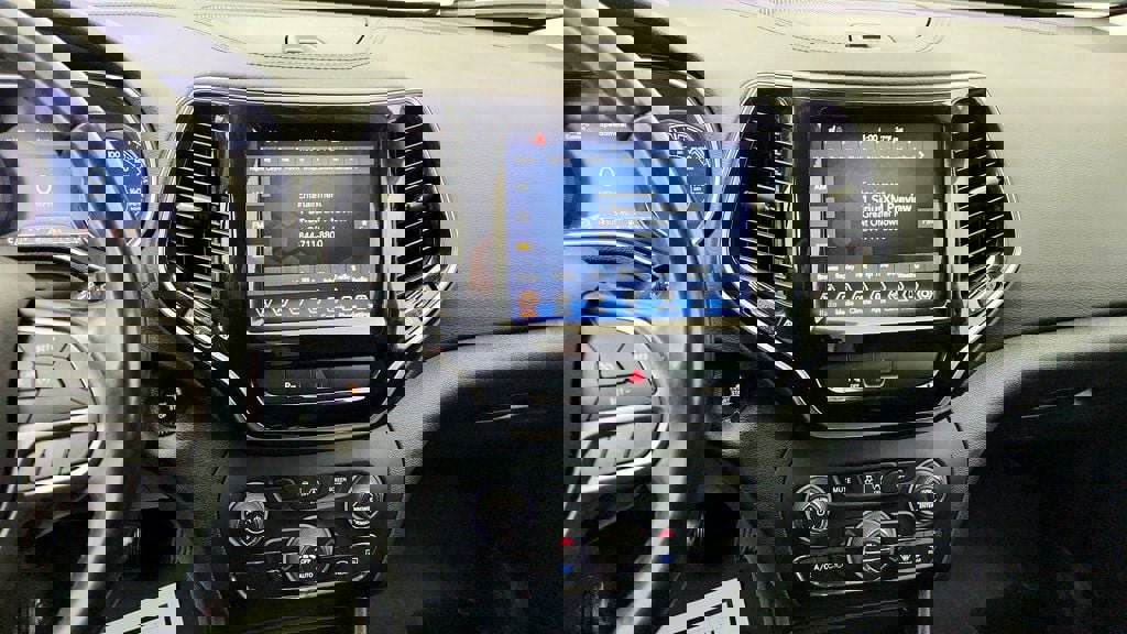 Used 2020 Jeep Cherokee Limited image 17