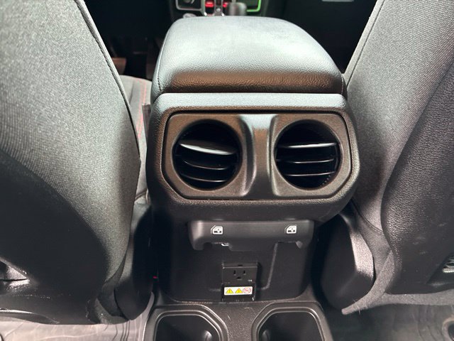 Used 2024 Jeep Gladiator Rubicon w/ Technology Group AWD/4WD image 24