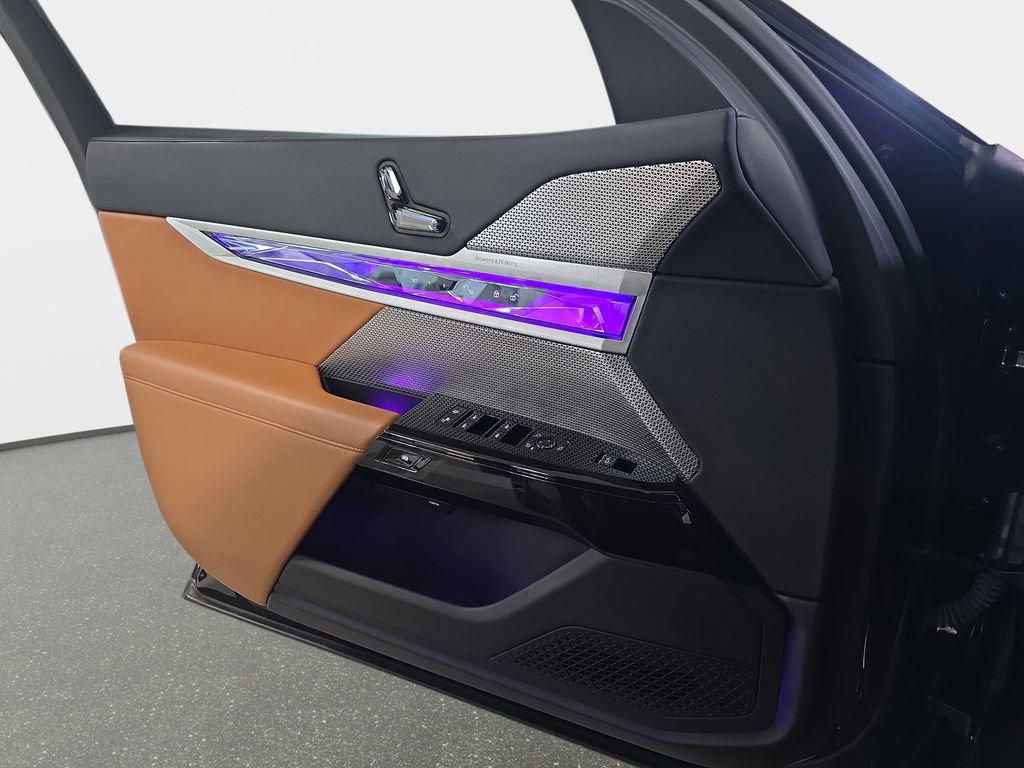 Used 2023 BMW 740i image 27