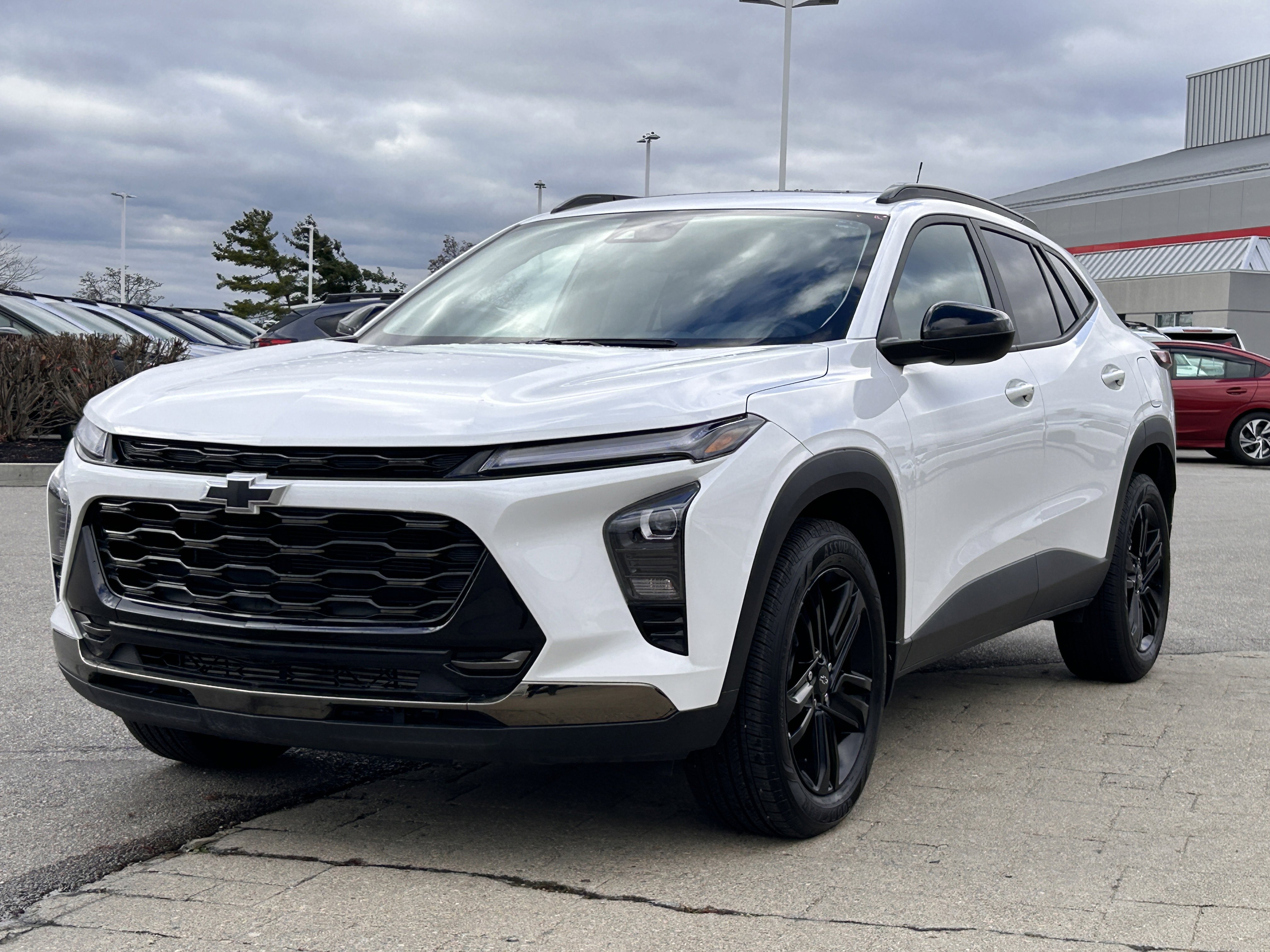 Used 2025 Chevrolet Trax ACTIV w/ Sunroof Package image 3