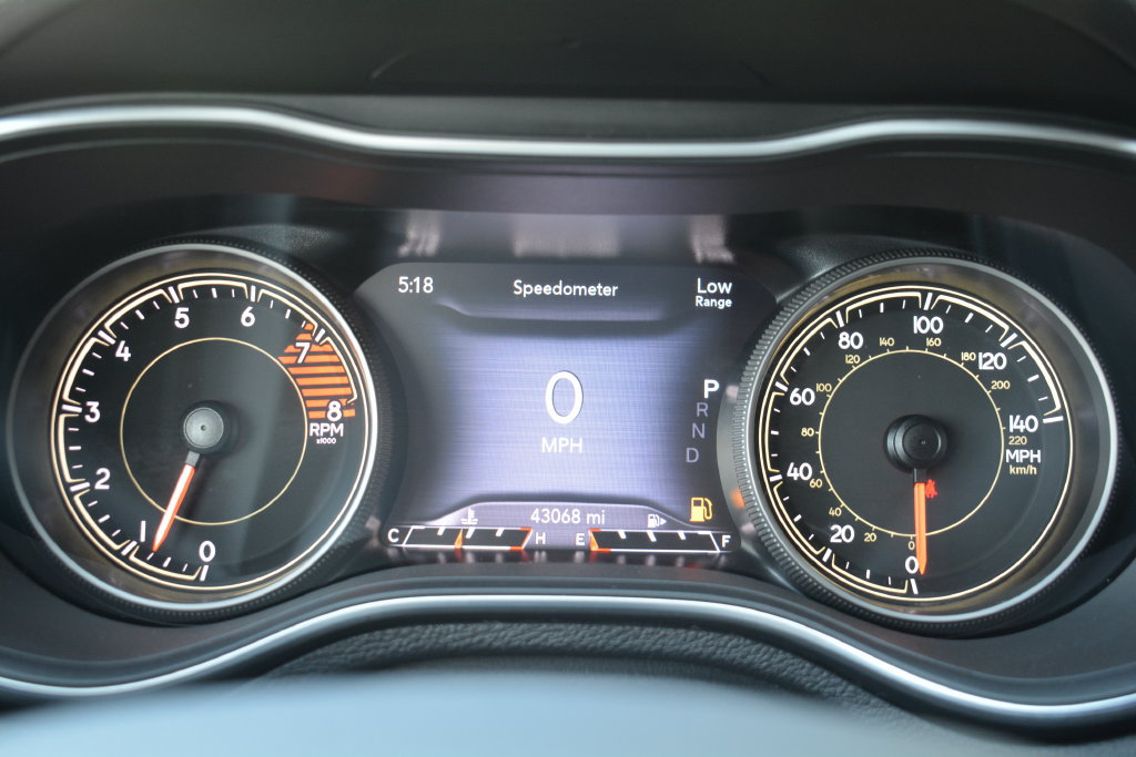 Used 2022 Jeep Cherokee Trailhawk AWD/4WD image 12