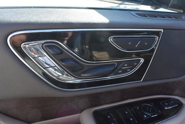 Used 2023 Lincoln Navigator L Reserve image 13
