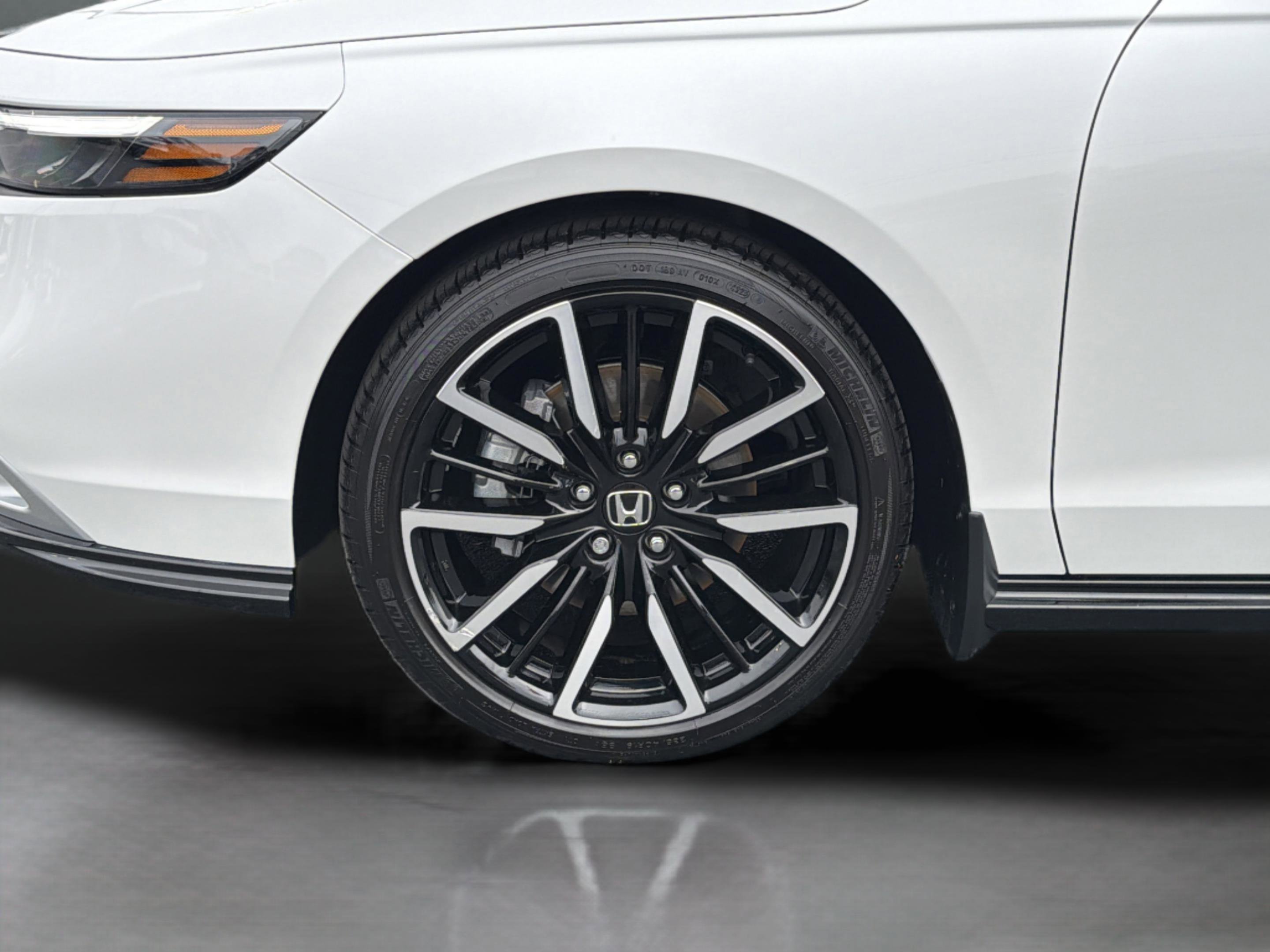 Used 2024 Honda Accord Touring image 12