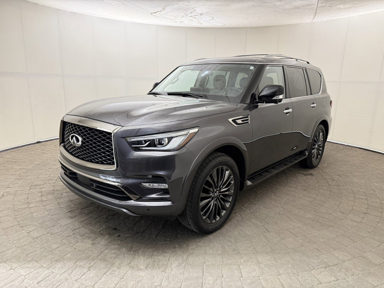 Used 2024 INFINITI QX80 Premium Select w/ Cargo Package image 3