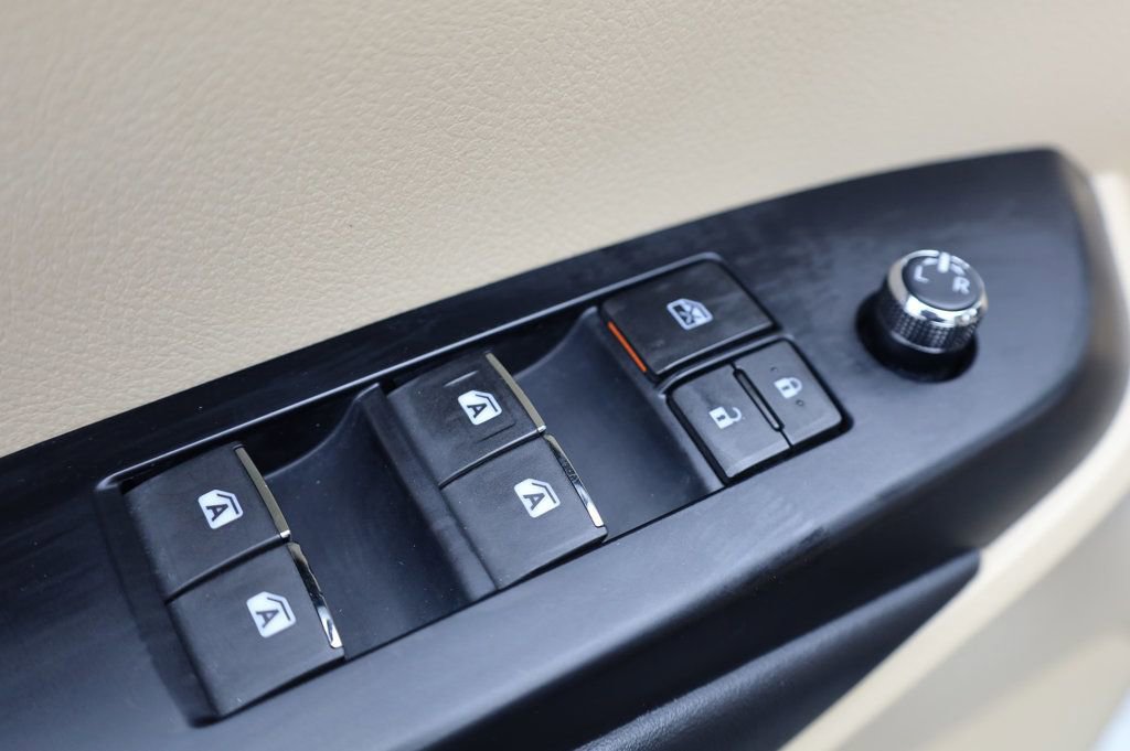 Used 2015 Toyota Highlander Limited image 35