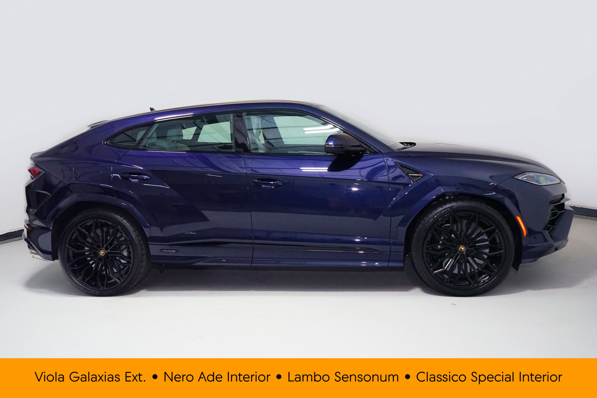 Used 2025 Lamborghini Urus SE AWD/4WD image 4