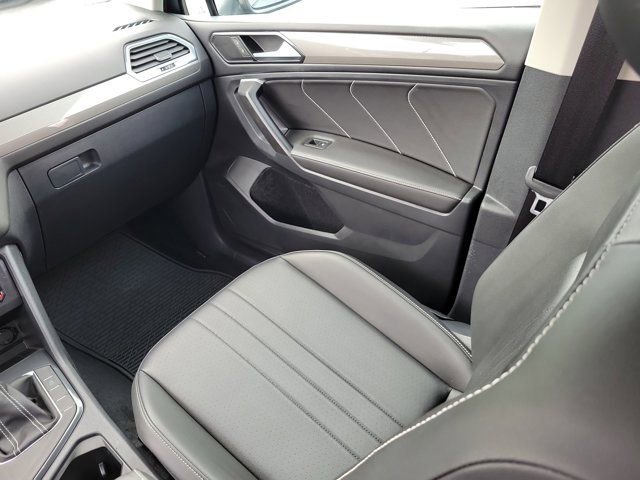 Certified 2024 Volkswagen Tiguan SE FWD image 4