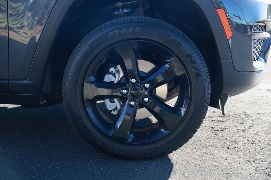 New 2025 Jeep Grand Cherokee Altitude image 8