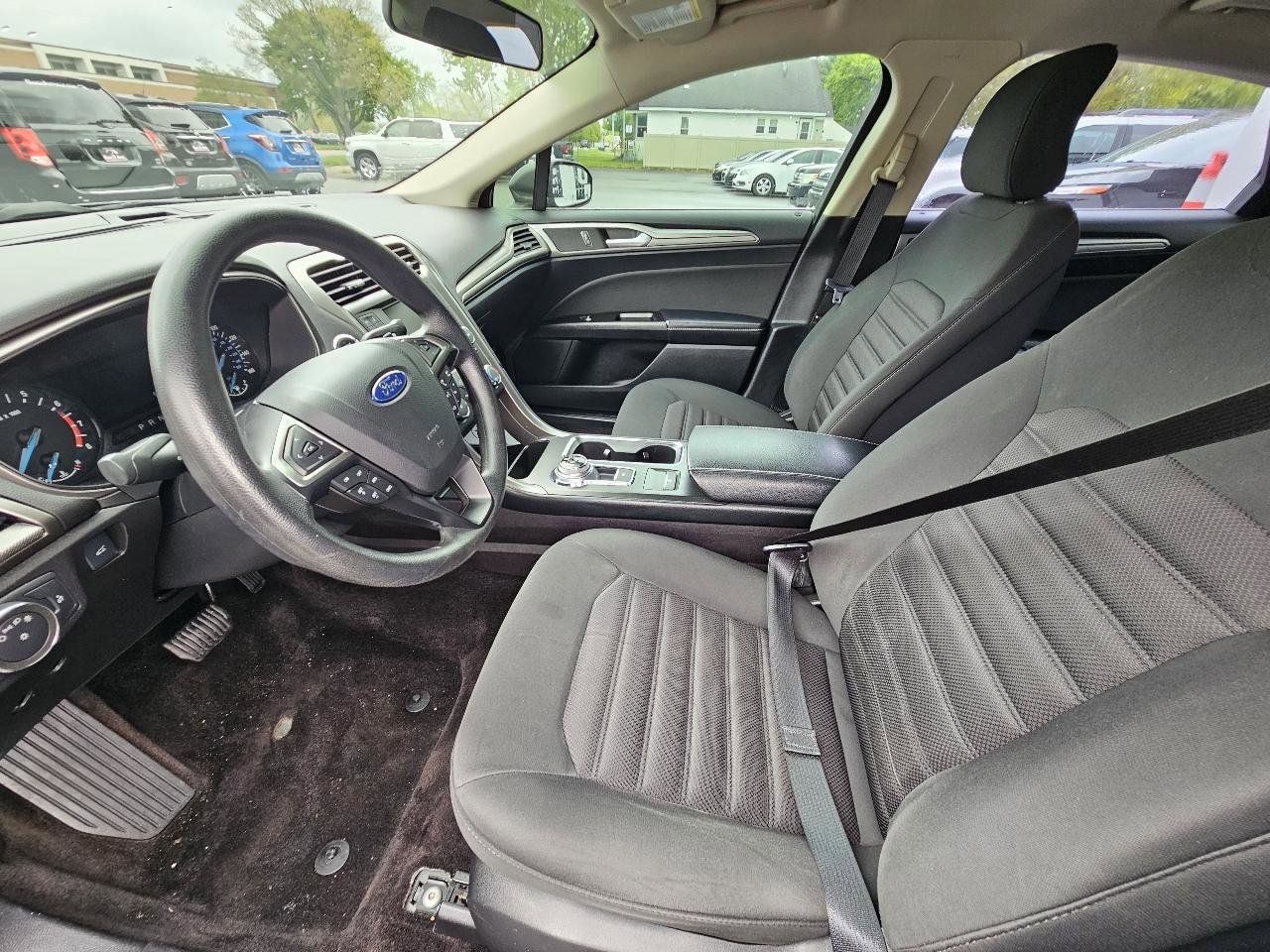 Used 2017 Ford Fusion SE FWD image 19