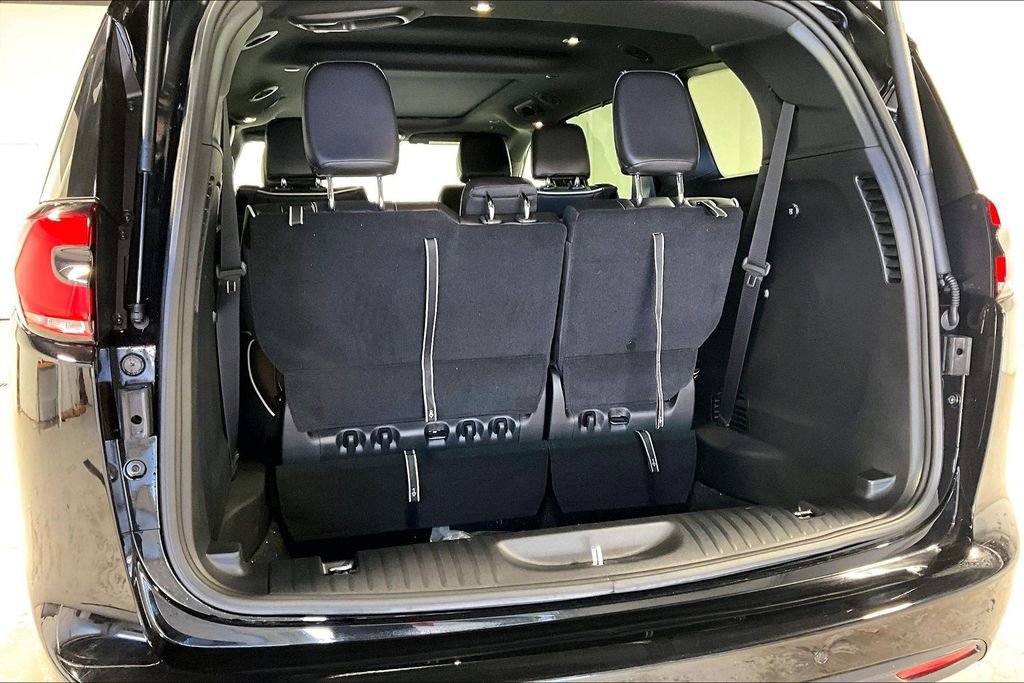 New 2026 Chrysler Pacifica Limited w/ S Appearance Package image 34