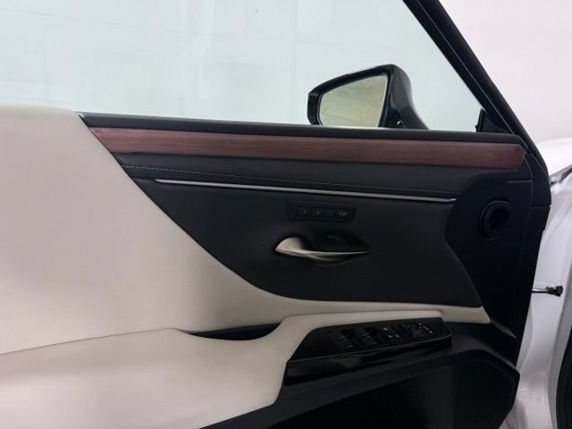 Certified 2025 Lexus ES 300h w/ Premium Package FWD image 31