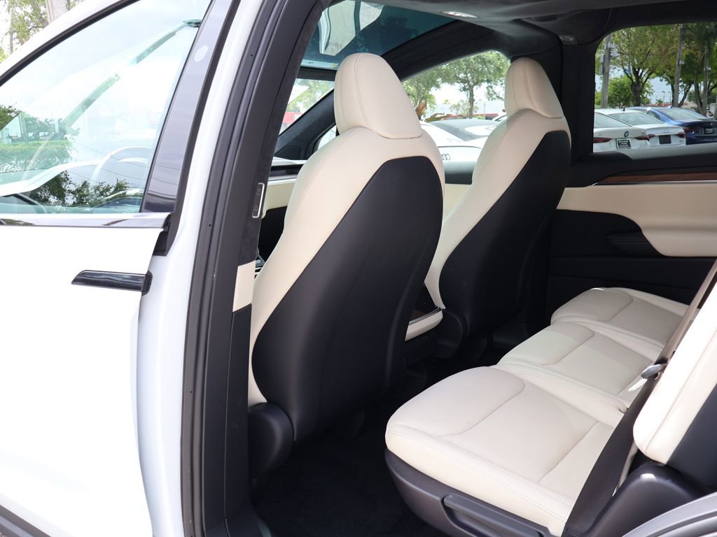 Used 2023 Tesla Model X AWD/4WD image 33
