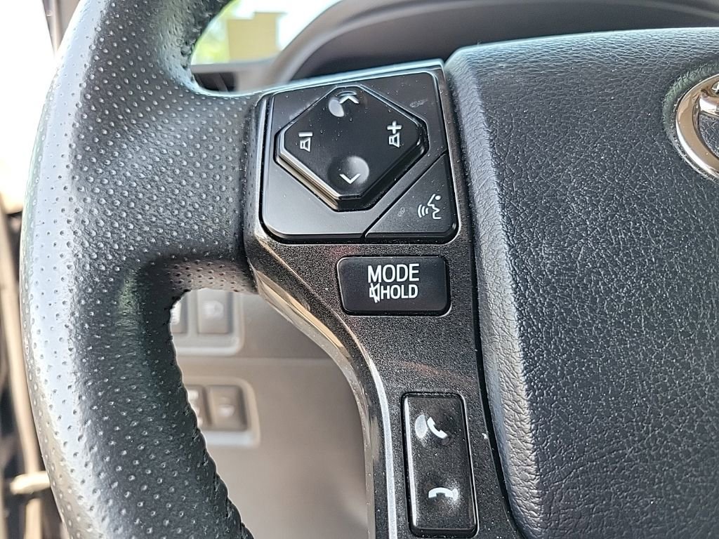 Used 2022 Toyota 4Runner TRD Off-Road AWD/4WD image 22