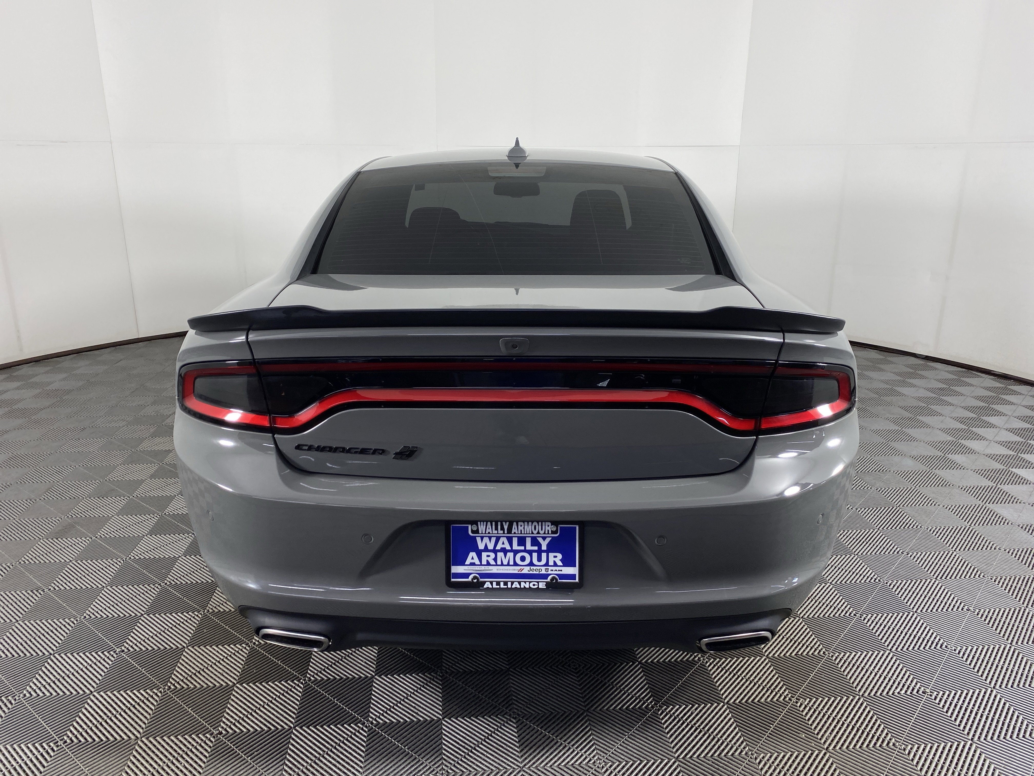 Used 2019 Dodge Charger SXT w/ Blacktop Package image 8