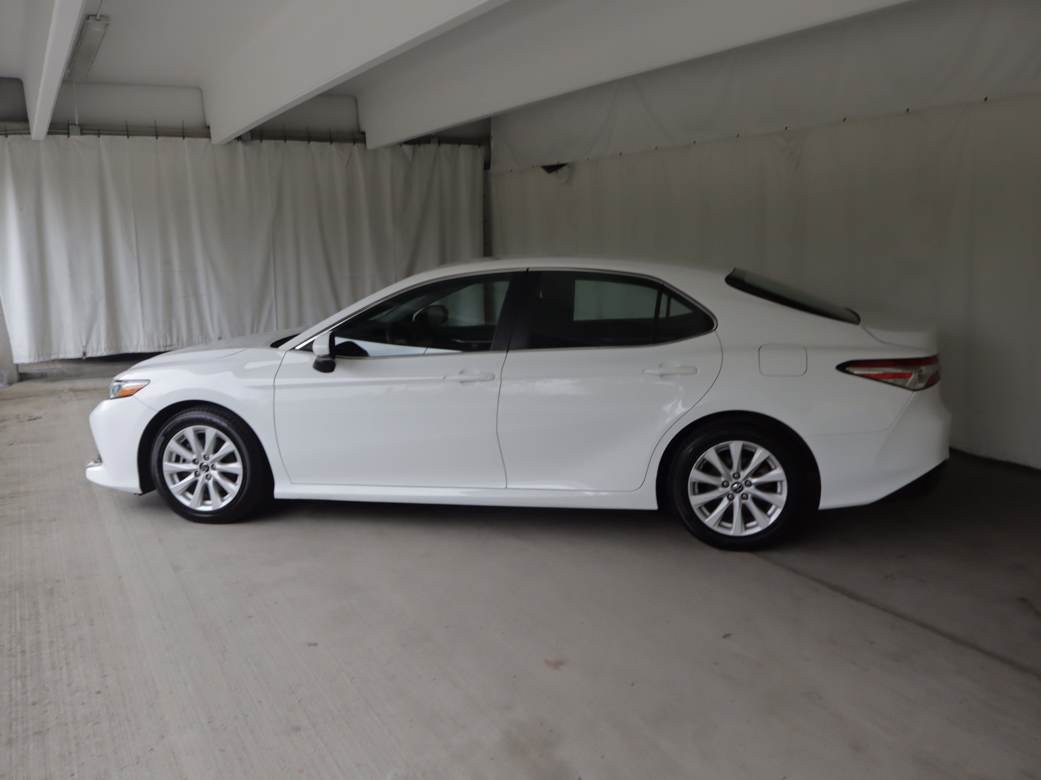 Used 2018 Toyota Camry LE FWD image 22