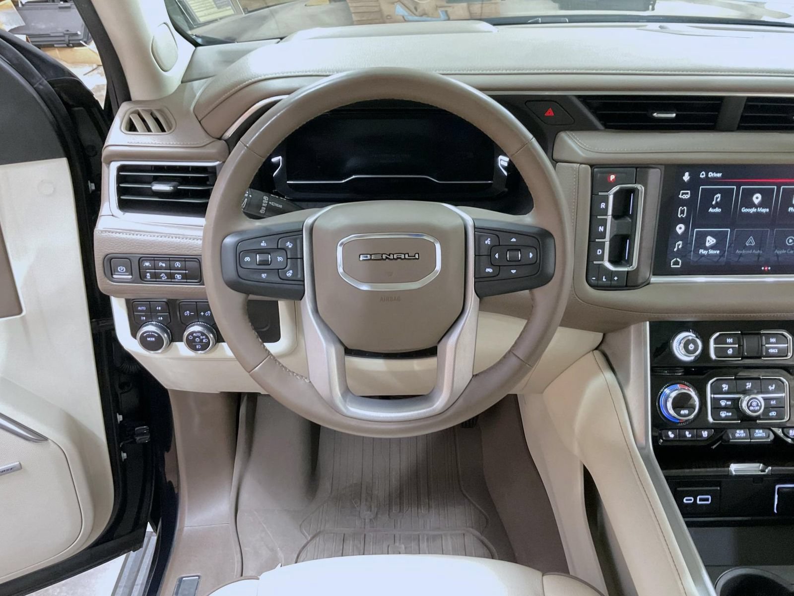 Used 2023 GMC Yukon XL Denali AWD/4WD image 11