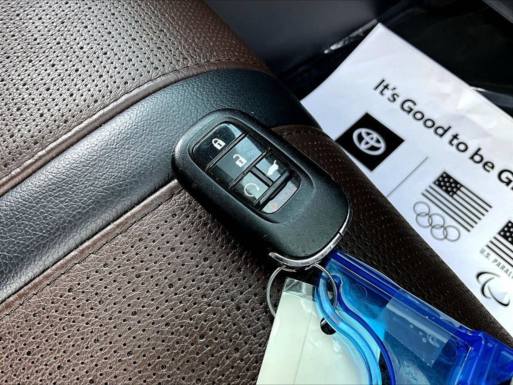 Used 2023 Honda Pilot Elite image 38