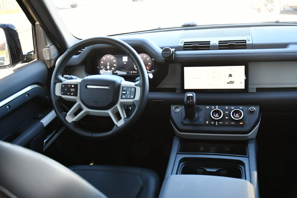 Used 2024 Land Rover Defender 90 S AWD/4WD image 24