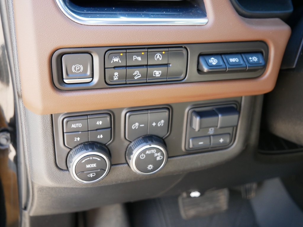Used 2023 Chevrolet Suburban High Country AWD/4WD image 21